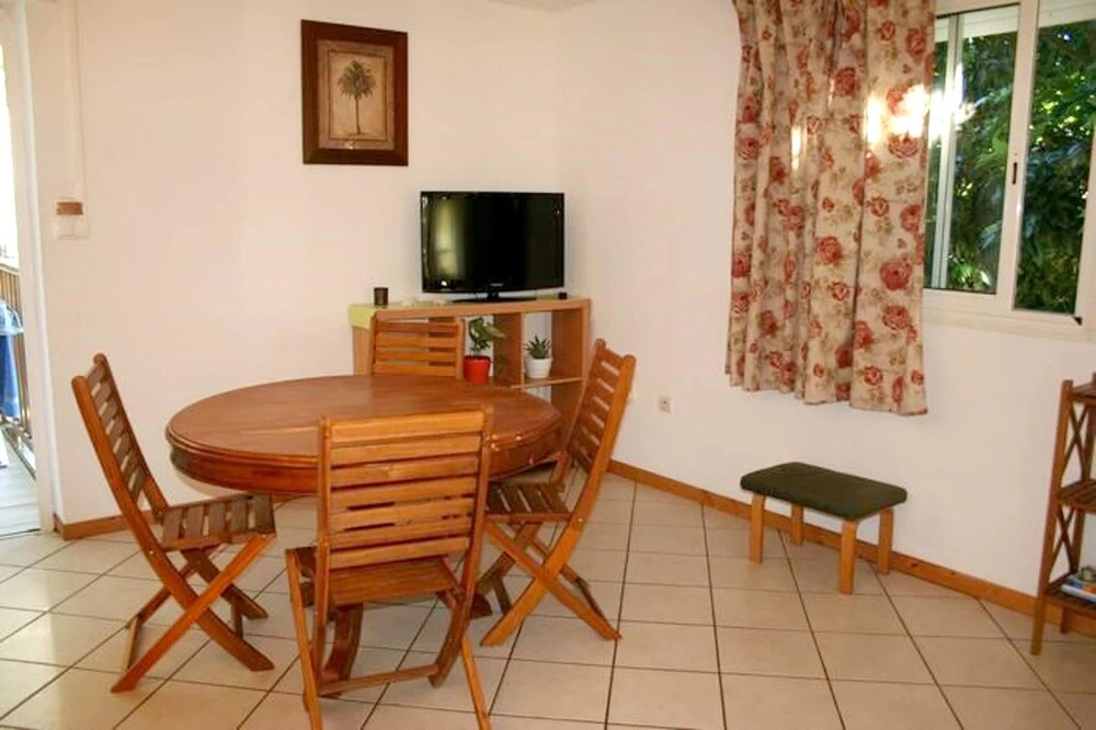 House with One Bedroom in Sainte-Clotilde, with Wonderful Mountain View, Enclosed Garden And Wifi - 30 Km From the Beach