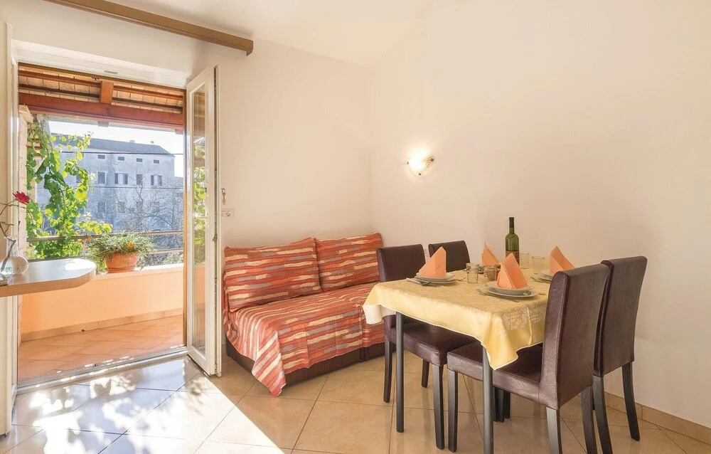 Amazing Apartment in Vodnjan With 2 Bedrooms