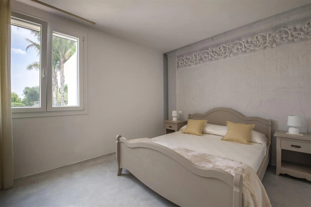 Charming house in a villa with pool and garden in Santa Caterina-Casina Greca