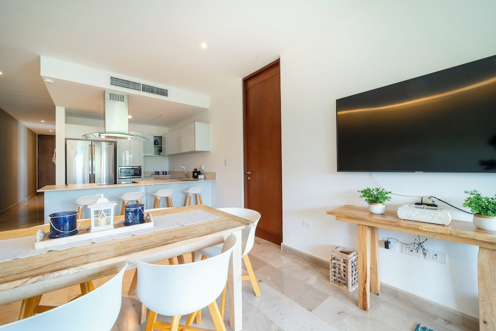 2 BR Roof Pool & Gym - Cruz con Mar 406