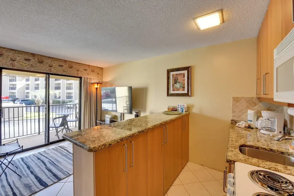 Community Pool & Bikes: Hilton Head Family Condo