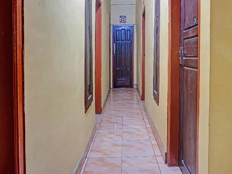 Spot On 91588 Ananda Guest House Batu
