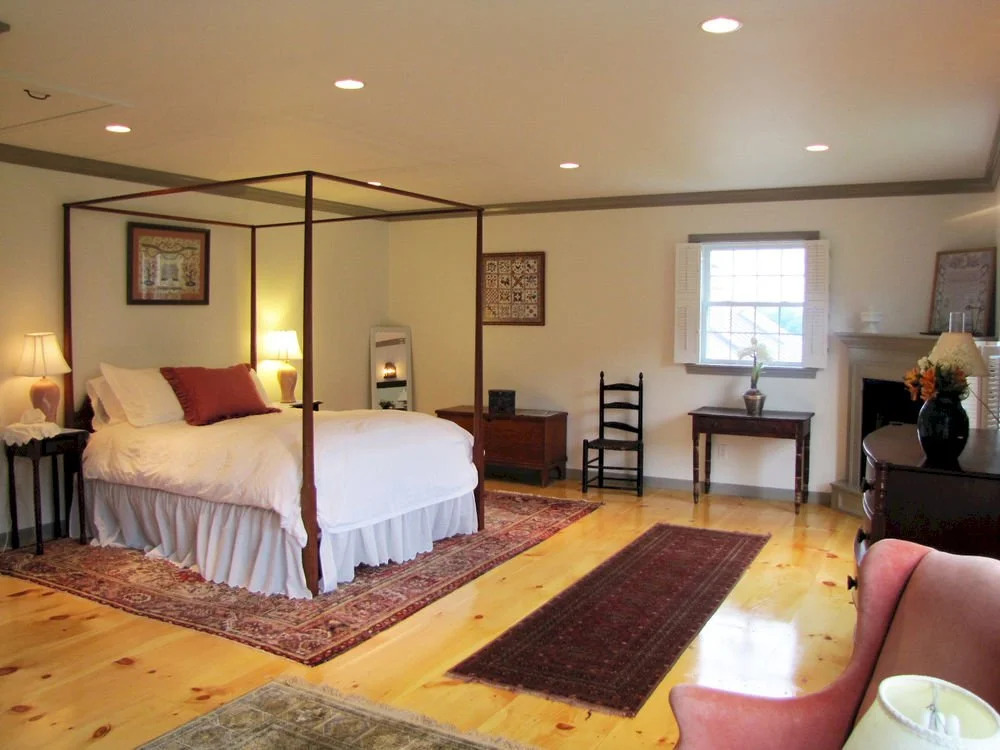 Apple Hill Inn