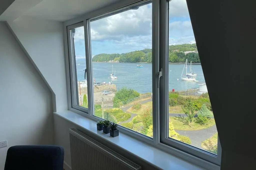Apartment with stunning views of Menai Strait.