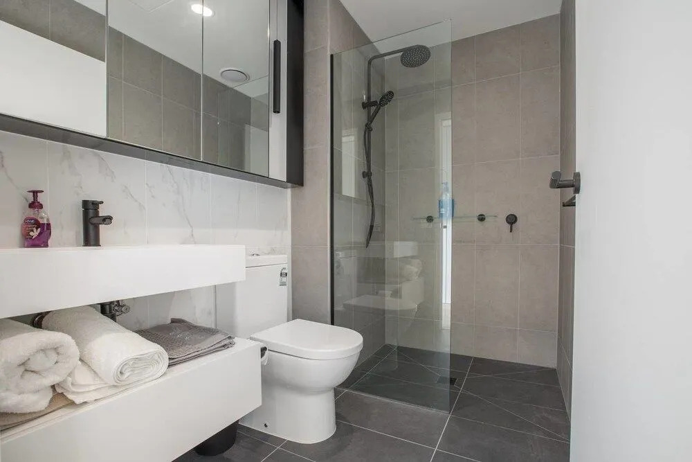 Brand New APT with Sea Views in Heart of St Kilda