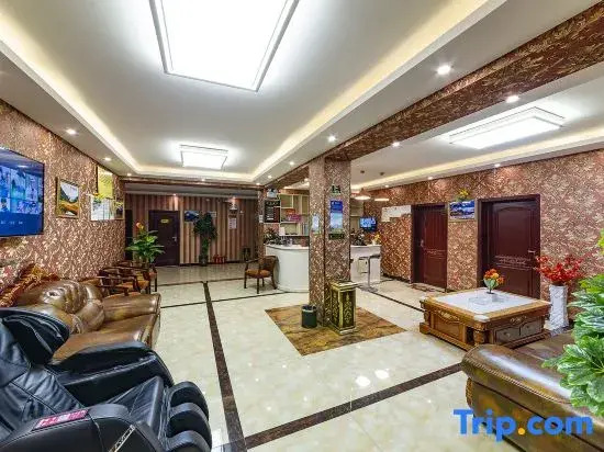 Zhongxin Holiday Hotel (Daocheng Yading Scenic Area New Tourist Service Center)