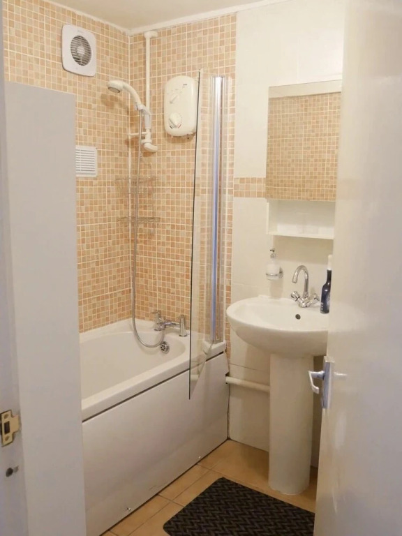 Bright 2 Double Bedrooms Apartment