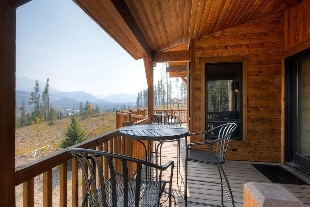 Cawha Outlook Chalet by RedAwning