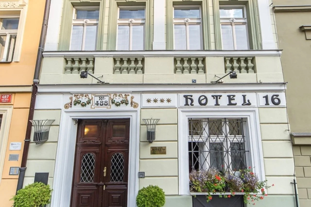 Hotel 16