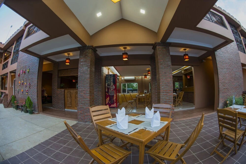 Royal Aykare Lodge