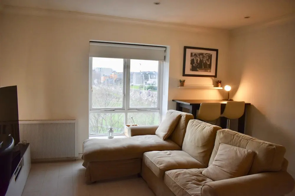Trendy 2 Bedroom Apartment Near City Centre