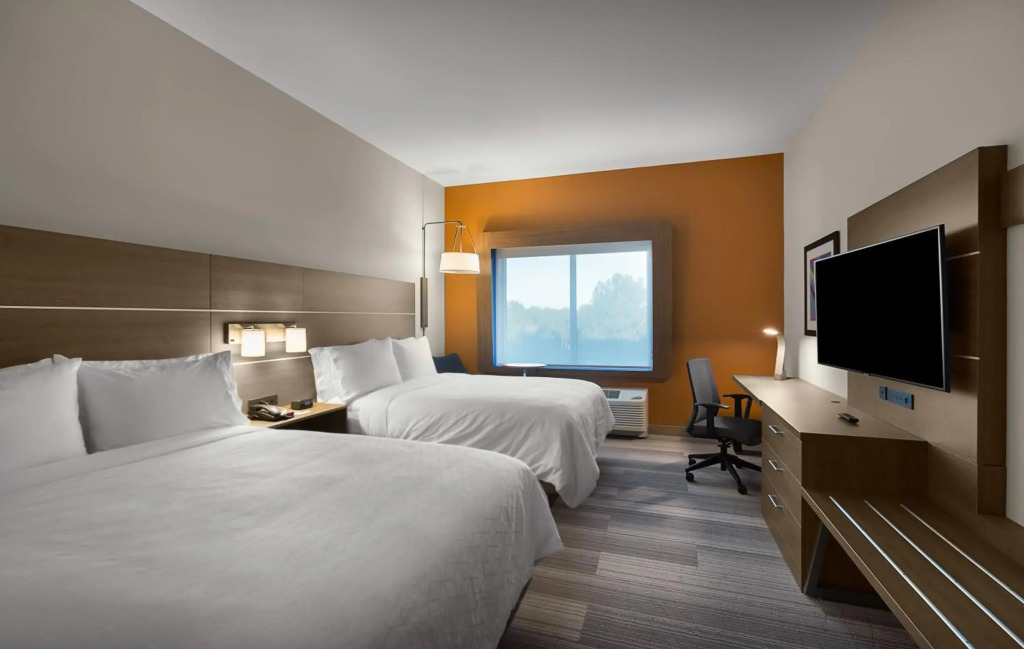 Holiday Inn Express & Suites - Fayetteville South by IHG