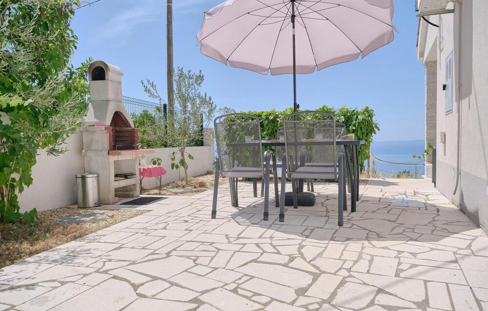Nice Home in Podstrana With Outdoor Swimming Pool, Wifi and 2 Bedrooms