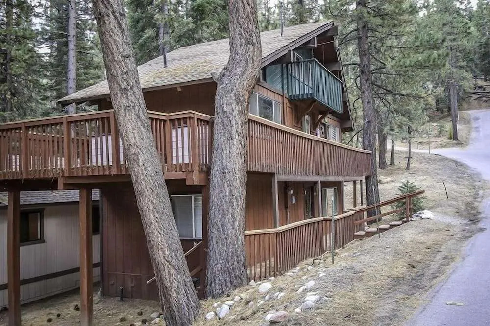 Wind Chimes - 3 Br home by RedAwning