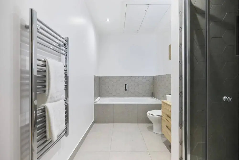 The Putney Hideaway - Modern and Elegant 3bdr Flat With Patio