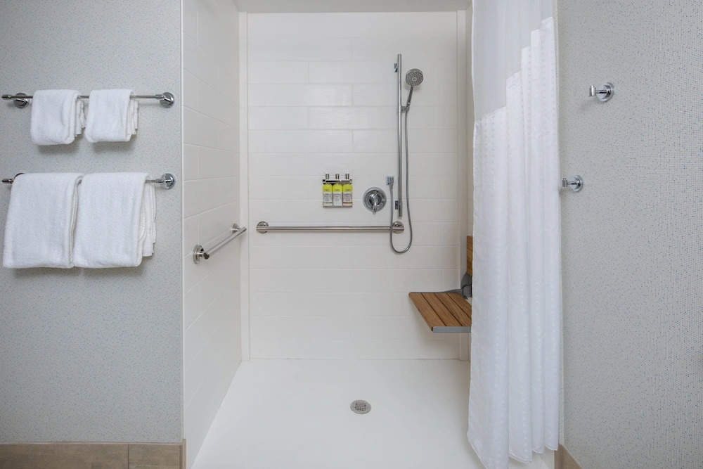 Holiday Inn Express & Suites Chico by IHG