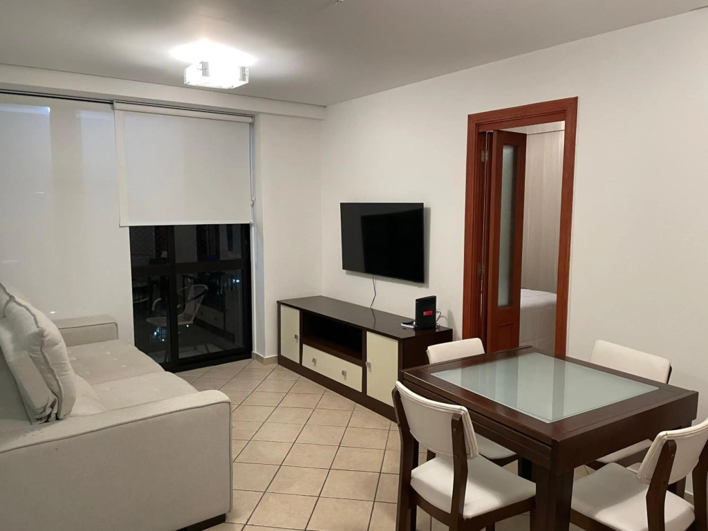 Apartamento encantador com piscina e garagem