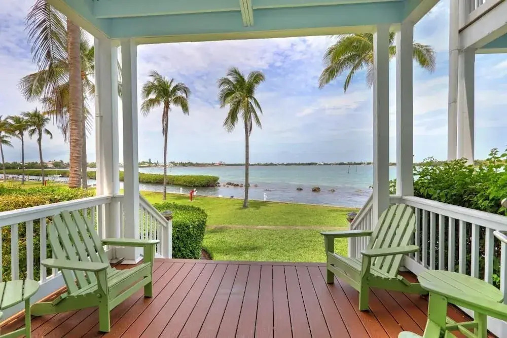 Waterfront luxury Villa