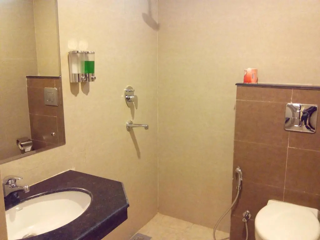 Hotel Regal Airport