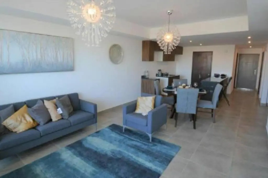 Lovely 3BR condo with Pool FREE Parking