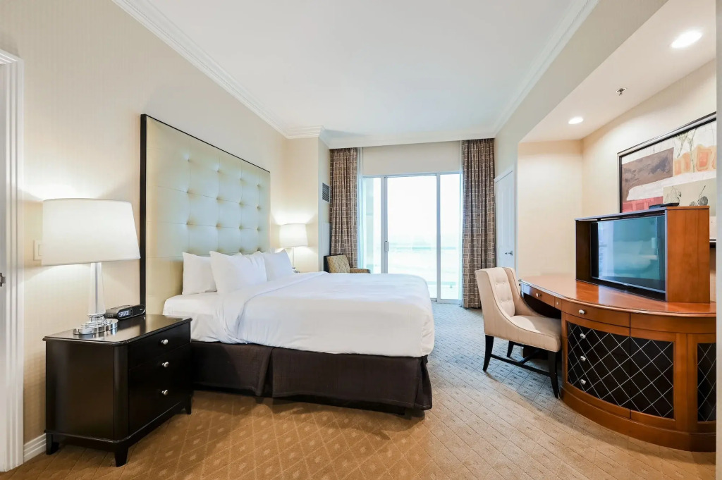 StripViewSuites at Signature