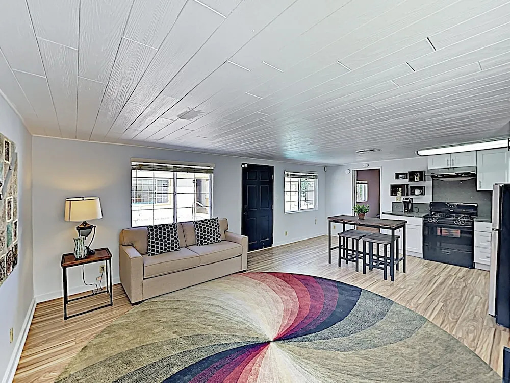 New Listing! All-suite Oasis W/ Casita, Pool & Spa 3 Bedroom Home