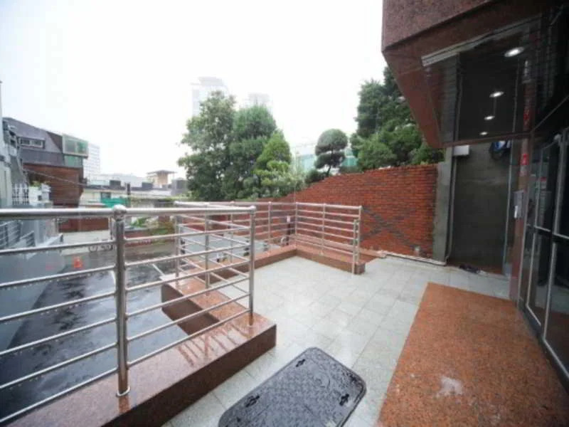 Myeongdong Sky Castle House