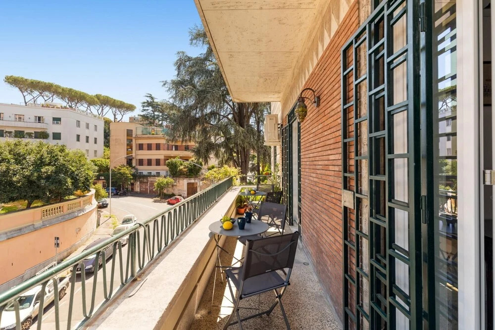 Bright And Spacious Family Apartment In Parioli