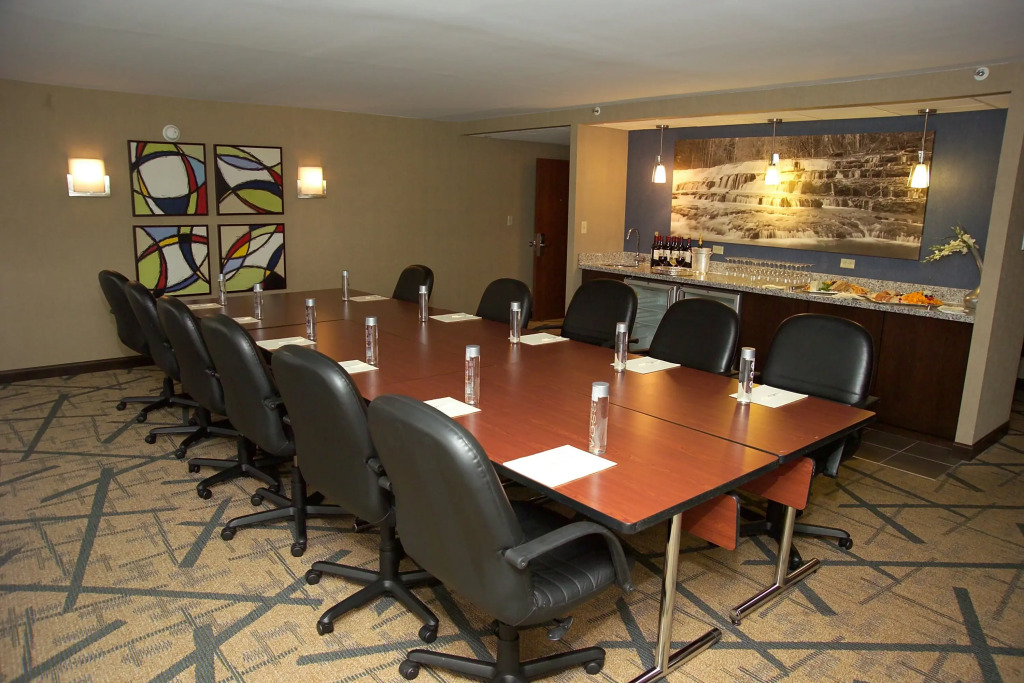 DoubleTree by Hilton St. Louis at Westport
