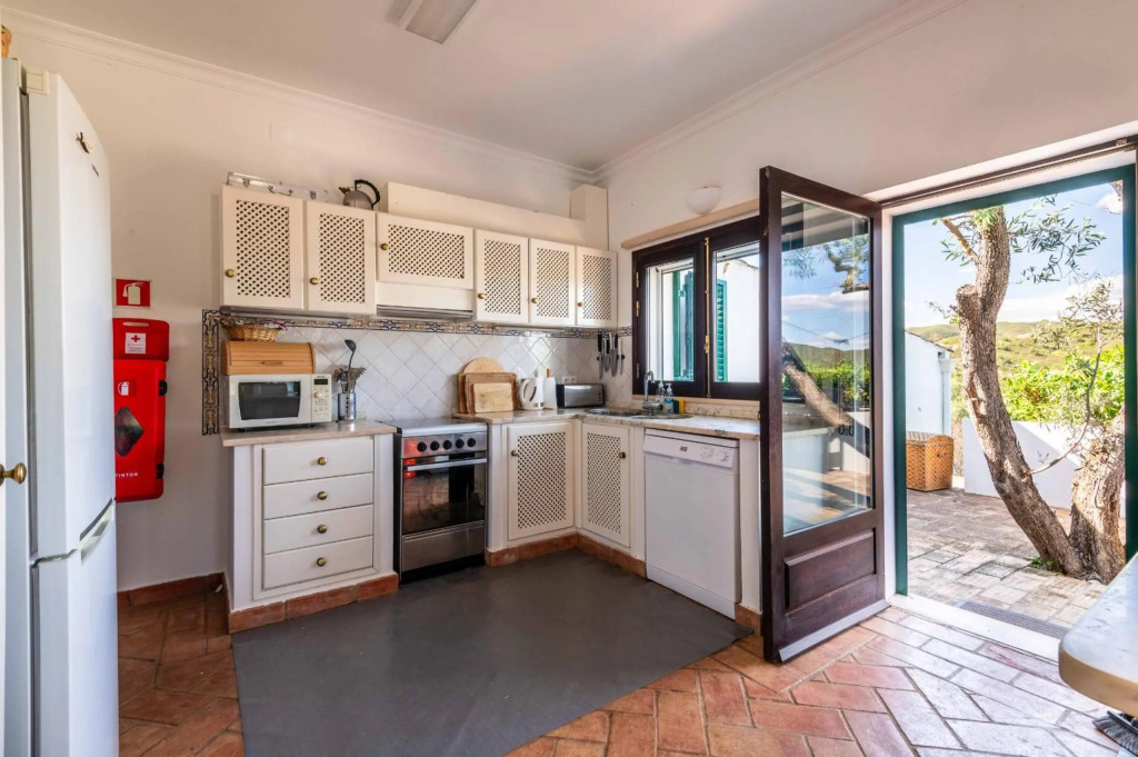 Villa Eiras Altas by Portucasa