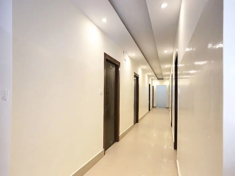 OYO 11623 Hotel Shiva Palace