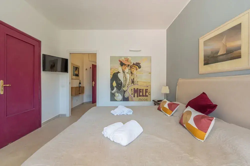 Molo Angioino Suites