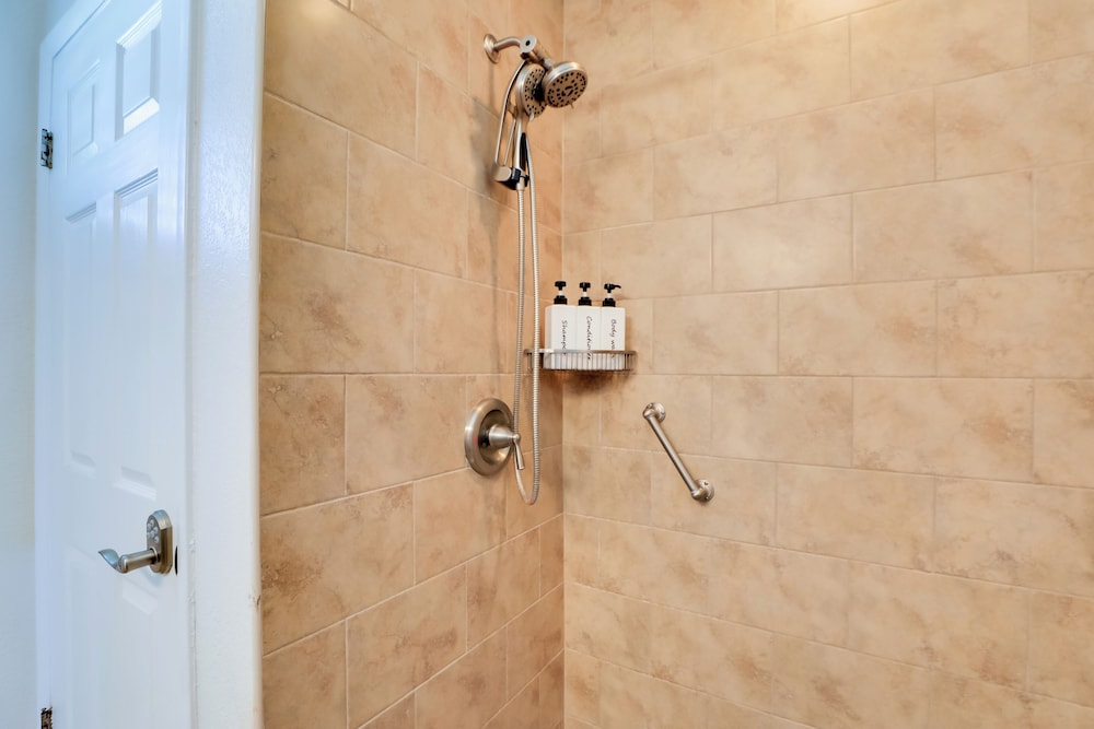 1 Block to Beach! Boutique Condo at Johns Pass