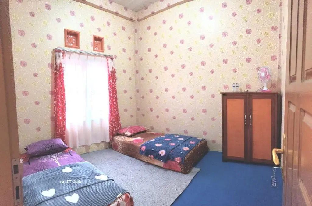 Penginapan Syariah Dhifa Indonesian only