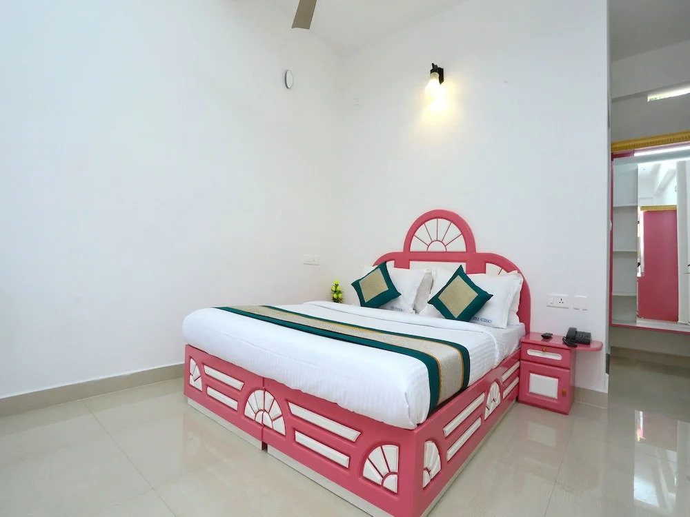OYO 12759 Hotel Lumino