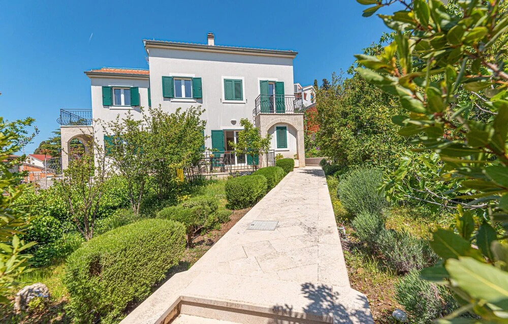 2 Bedroom Beautiful Home In Rogoznica