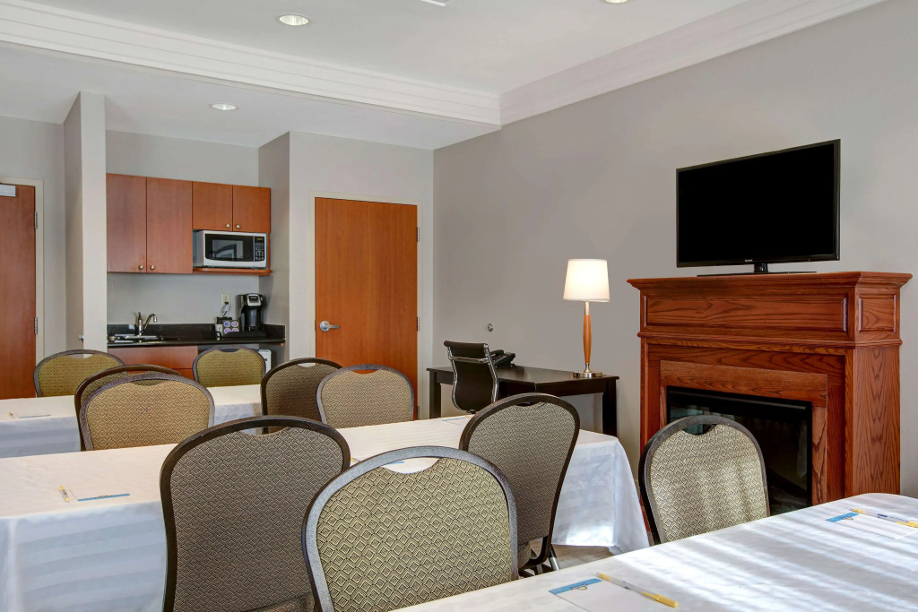 Days Inn & Suites by Wyndham Collingwood
