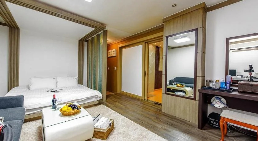 MK Hotel