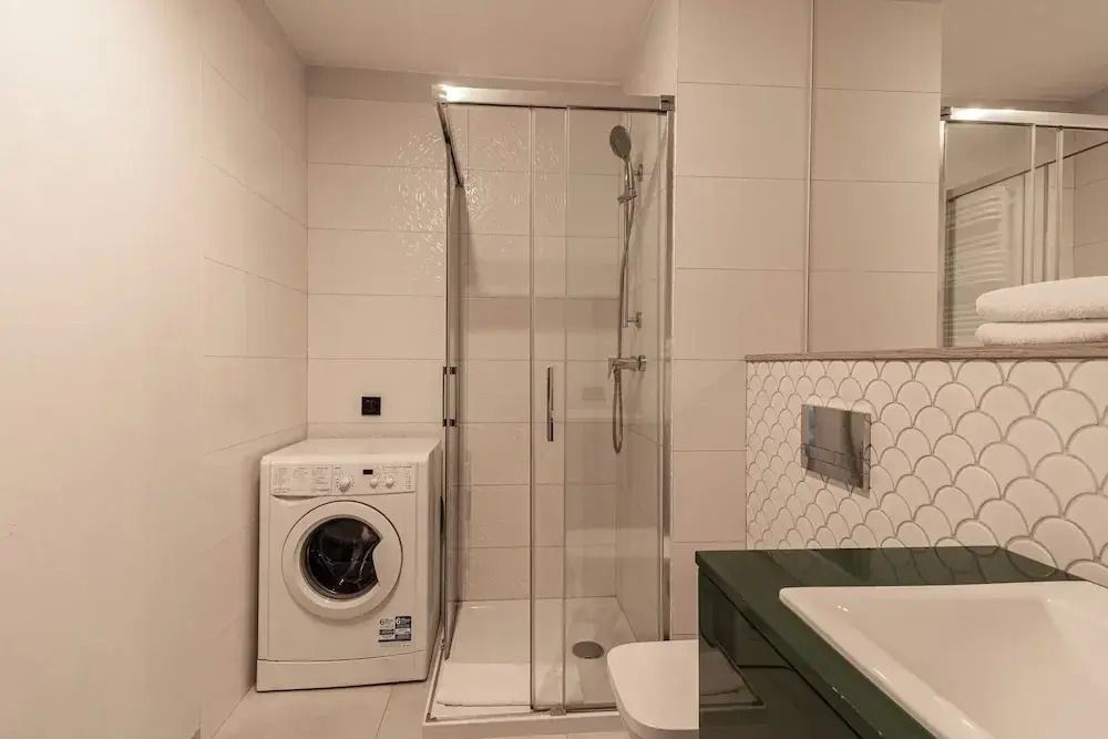 Waterlane Island Deluxe 4 by Grand Apartments