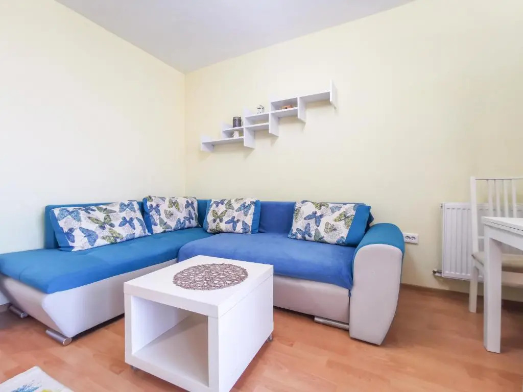 Charming Modern Apartment, Minutes from Downtown