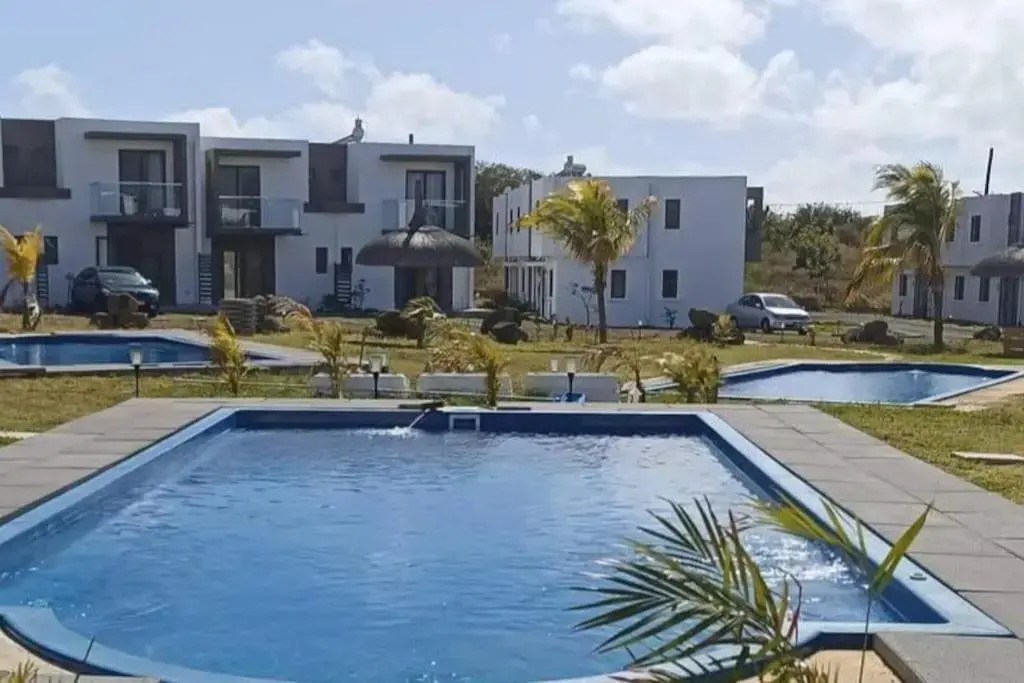 Lovely 2-bedroom duplex with pool