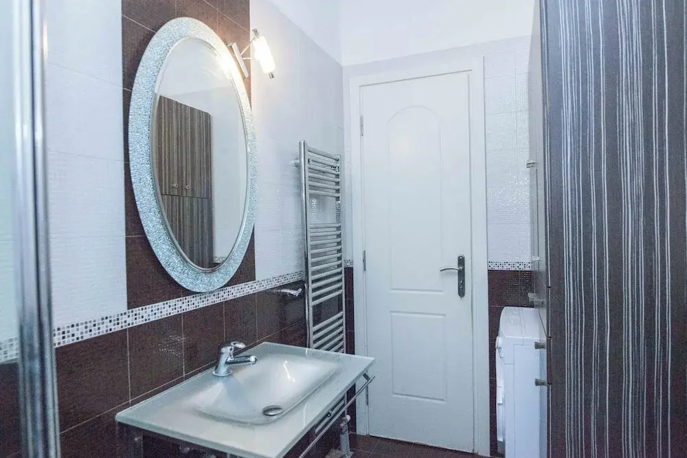 Elegant Spacious 2 Bd Apt in Petralona