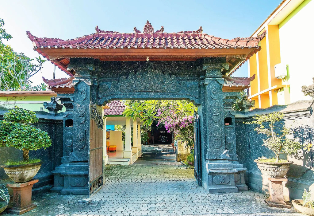 ZEN Rooms Bamboo Curtain Jimbaran