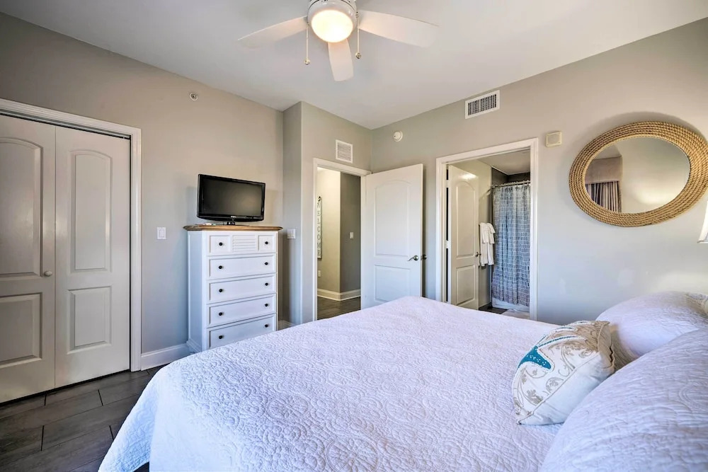 ~ 2 Mi to Disney & Universal: Orlando Resort Condo