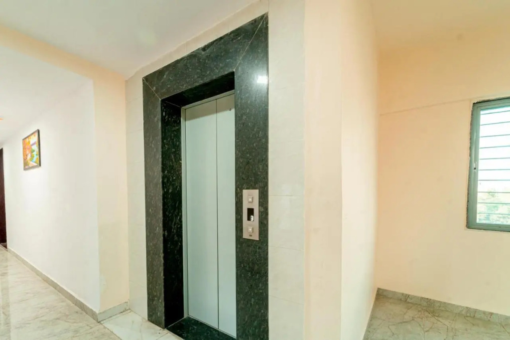 Itsy Hotels Anand Executive, Near Amanora