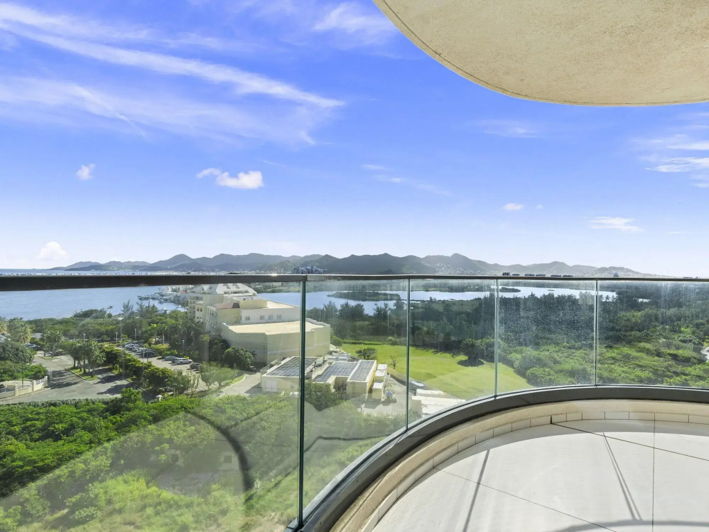 Mullet Bay Suites - Your Luxury Stay Awaits