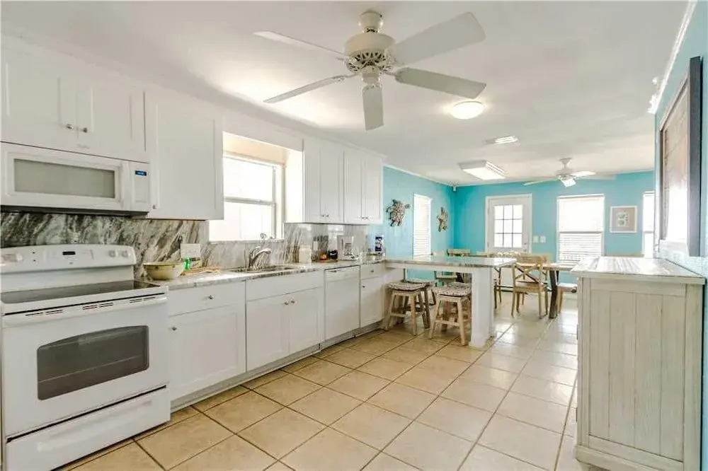 Montego - 3 Br home by RedAwning