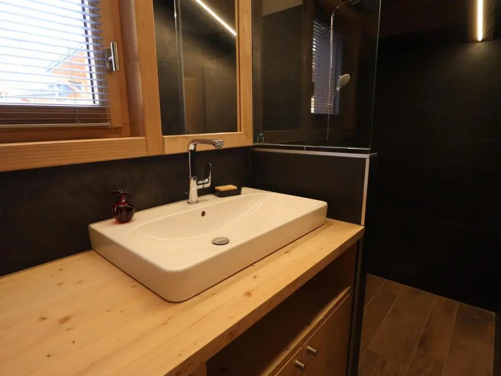Chalet Neuf Exposé Plein Sud à 600m des Pistes avec Terrasse et Parking - FR-1-623-299