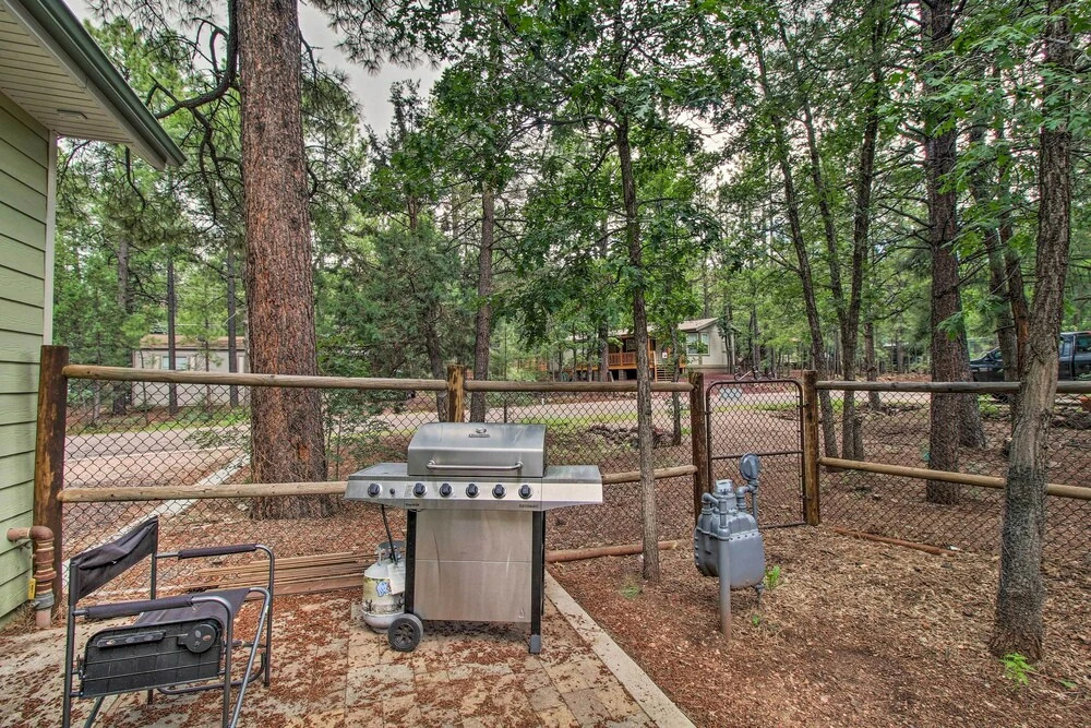 2 Mi to Lake: Marvelous Pinetop Home w/ Fireplaces