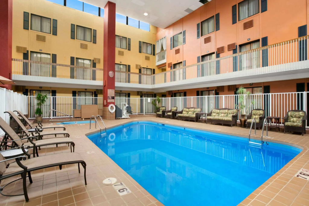 Roosevelt Grand Dakota SureStay Collection by Best Western